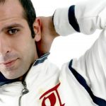 Checco Zalone – Lu pollu cusutu n’culu