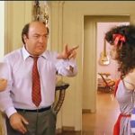 Lino Banfi – Chi va ad aprire (dal film: Occhio, malocchio, prezzemolo e finocchio)
