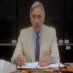 Renato Pozzetto dal direttore (dal film: La patata bollente)
